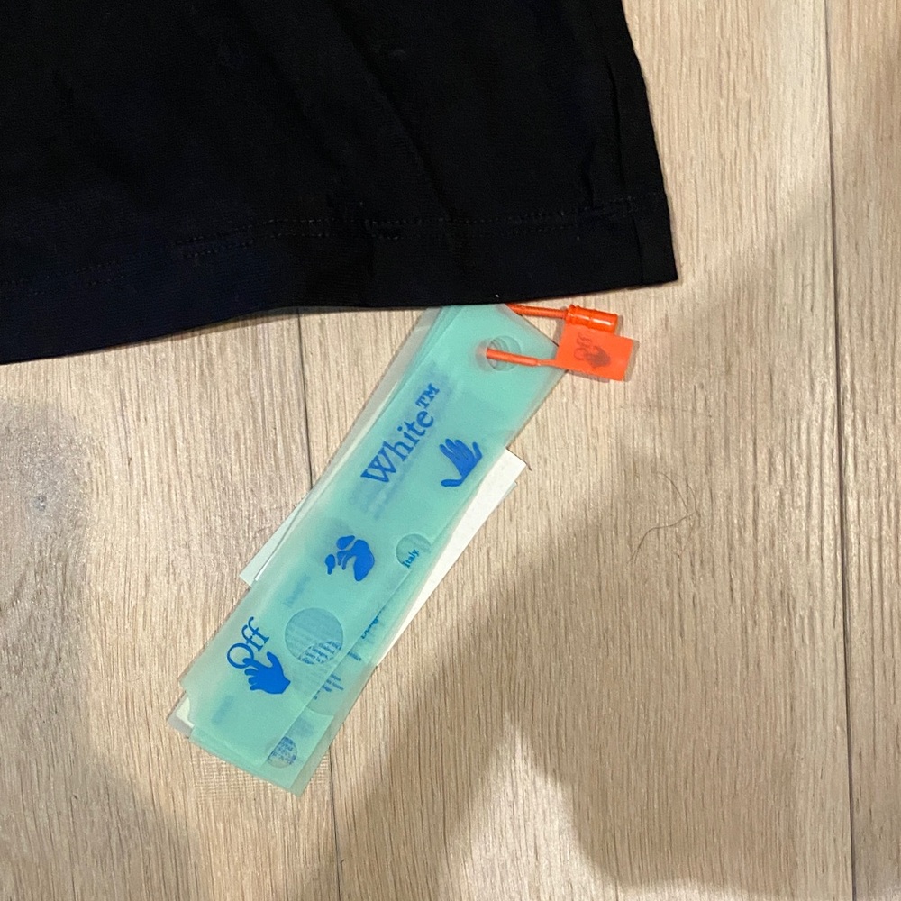 Off-White Black Tee with Colorful Graphic - Picture 2 of 4